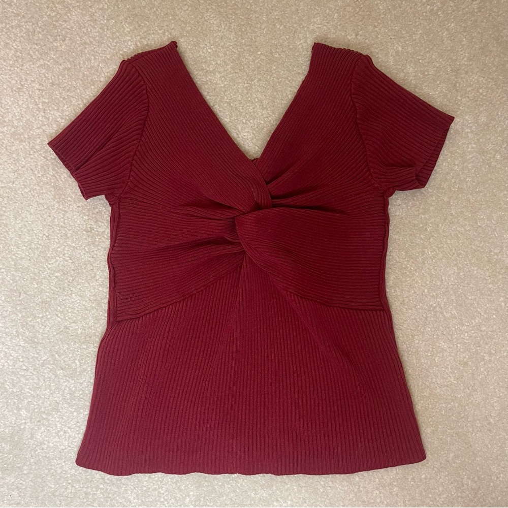 Red Burgundy Ribbed Twist Front Top V-Neck Short Sleeve Fitted Knit Shirt small